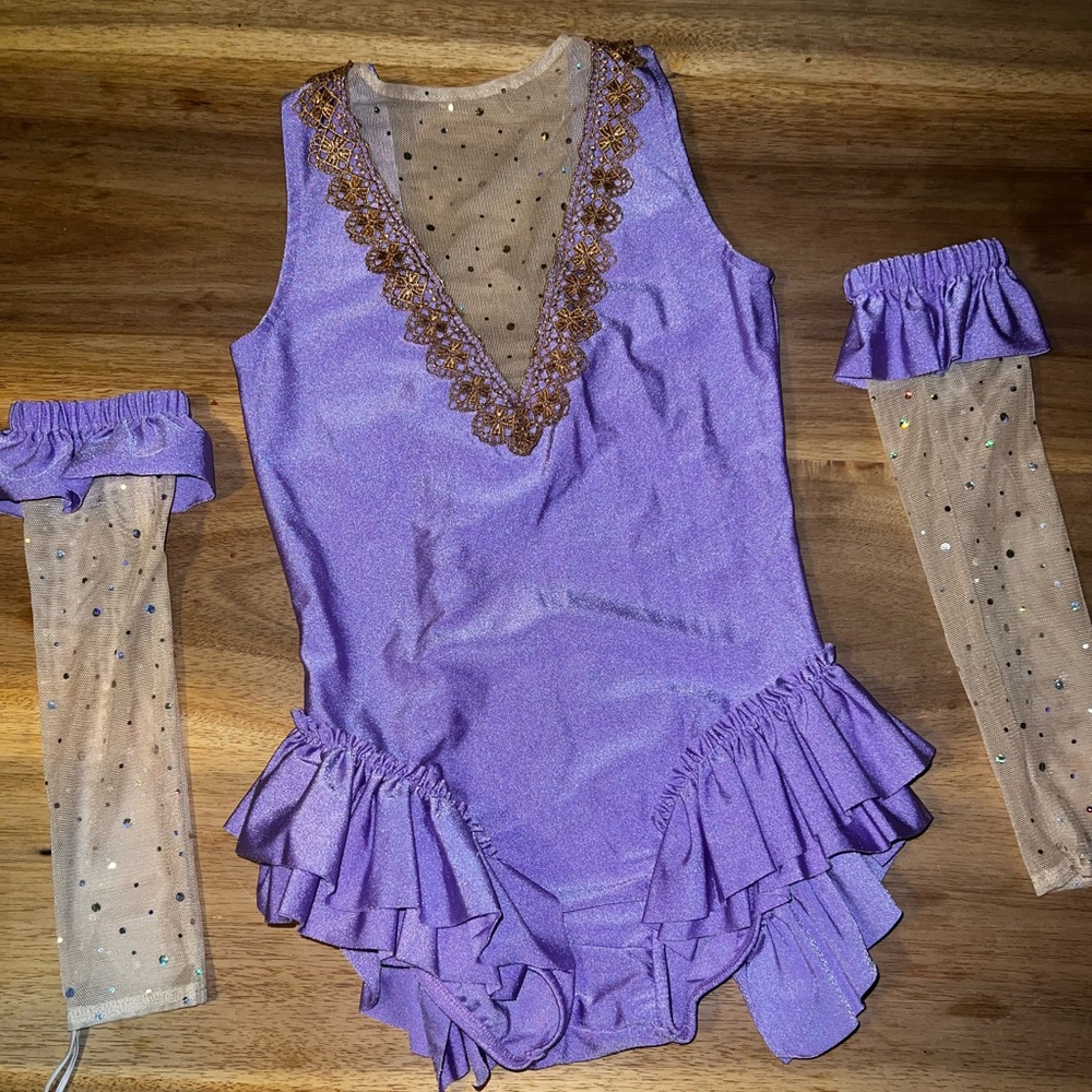 BELLE THREADS COSTUME